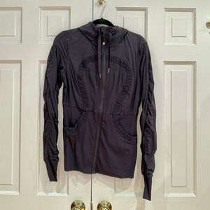 Lululemon Women’s Lightweight Hooded Jacket in Black, Size 12